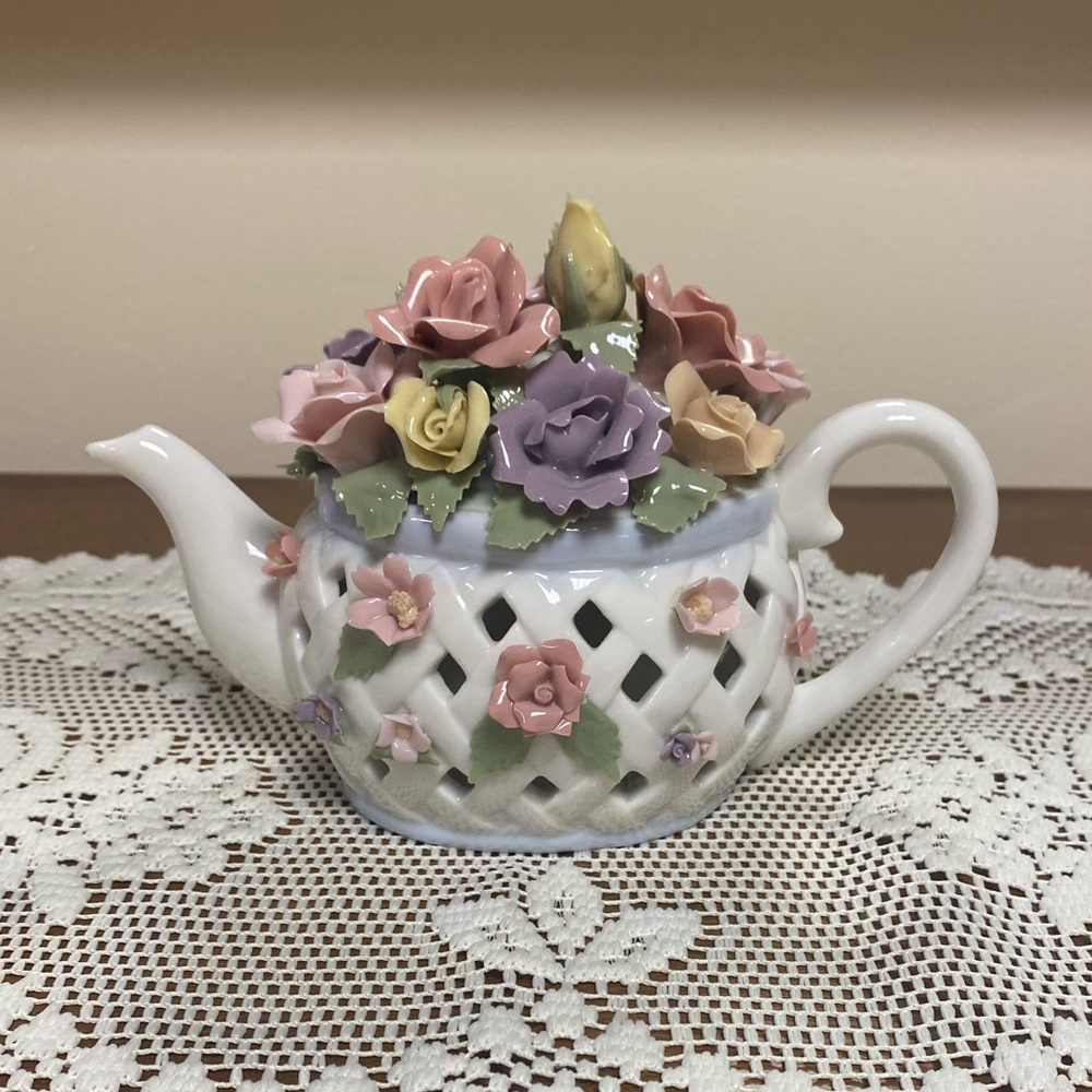 San Francisco Music Box Co. Anna Rosa Collection Rose Teapot